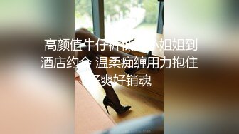 婴儿肥呆萌甜18美少女！一脸清纯掏出奶子揉捏！没穿内裤撩起裙子，紧致小穴掰开特写