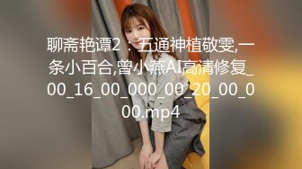  竹林中大战网红脸女神，苗条好身材后入操逼，掰腿侧入，感觉像是女人带了假道具