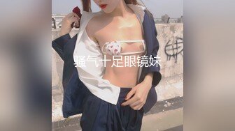  小宝寻花探花大神回归牛仔裙大圈妹子，近距离特写交舔屌