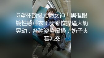 【勾搭麻将牌友】直接掏出大鸡巴诱惑她口交，麻将桌上扒了衣服直接草，干到沙发上各种抽插，无套直接内射好骚